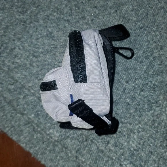 Mini Baggu Coin Backpack - Picture 3 of 3